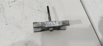 03L130216A Скоба (кронштейн) крепления форсунки Volkswagen Passat 2013 ,03L216A, CFF