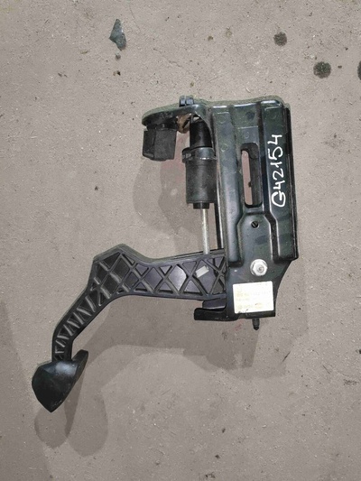 1J1721321 Педаль сцепления Volkswagen Golf 4(1997-2004) 2001