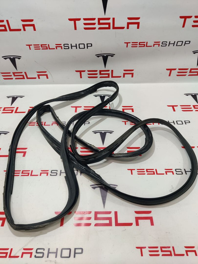 103246975C Уплотнитель Tesla Model X 2016 1032469-75-C,1118637-00-F