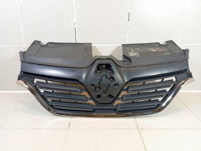 623105887R Решетка радиатора Renault Logan 2