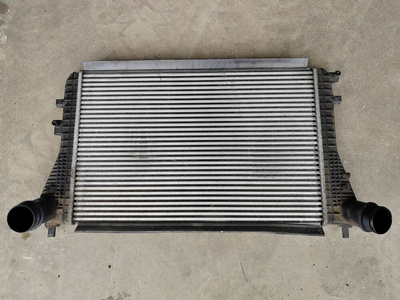 3C0145805AN интеркулер Volkswagen Passat B7 2011