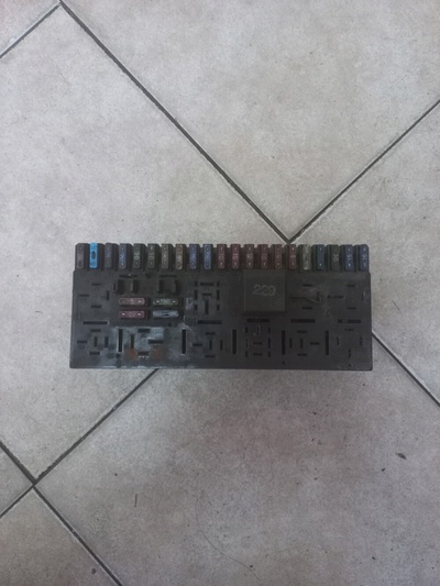 443941822B audi 80 b4 блок предохранителей