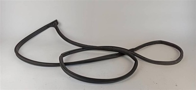 KB7W59760A Уплотнитель двери передней левой MAZDA CX-5 II (2017—2022) 2019 KB7W-59-760A