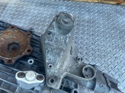 8D0399114S Кронштейн КПП Audi A4 B5 1999