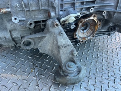 8D0399114S Кронштейн КПП Audi A6 C5 (S6,RS6) 1999