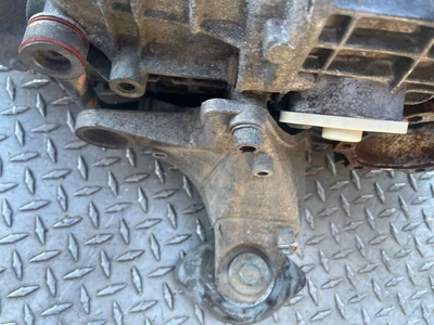 8D0399114S Кронштейн КПП Audi A6 C5 (S6,RS6) 1999