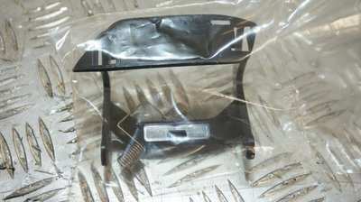 8XA807563 audi a1 держатель распылителя лампы слева