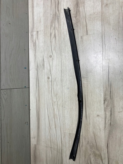 26789 уплотнитель капота toyota hilux viii 21r