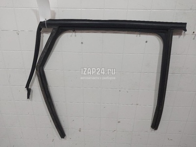 823307800R Уплотнитель стекла двери Renault Kaptur 2016