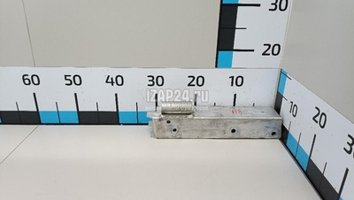 8R0807332E Кронштейн усилителя заднего бампера правый VAG Macan 2013