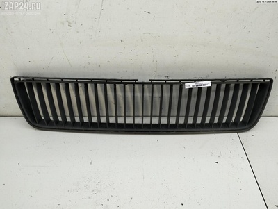 1U0853677 Решетка (заглушка) в бампер Перед. Skoda Octavia mk1 (A4) 2004