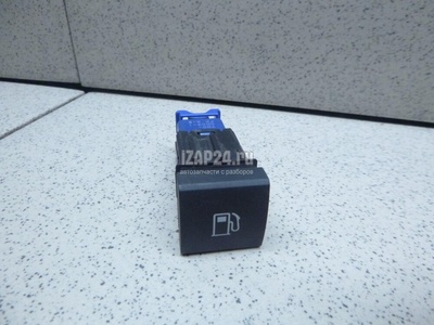8484133040 Кнопка открывания лючка бензобака Toyota Camry V70 2017