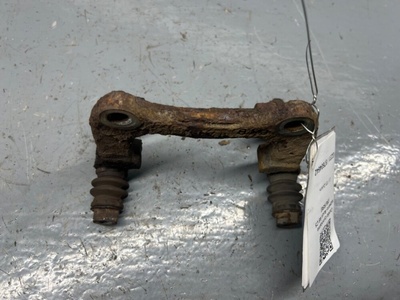 8E0615425 Скоба суппорта заднего Audi A4 B6 2004 ,F
