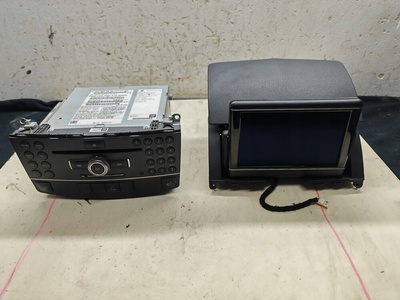 A2049060902 радио навигация дисплей мерседес w204 comand a2048204697