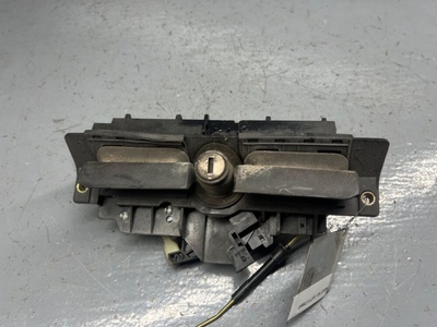 4B0827565J Ручка крышки багажника Audi A3 8L 1999 ,4B0827565H,8D9827565H,8D9827565J