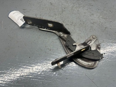 834370 Петля капота левая Renault Megane 1 1999