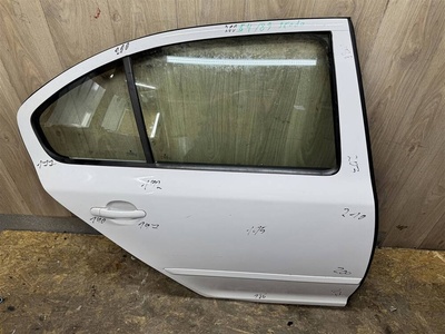 1Z5839698D Уплотнитель двери задней правой Skoda Octavia (A5 1Z-) 2004-2013 2012