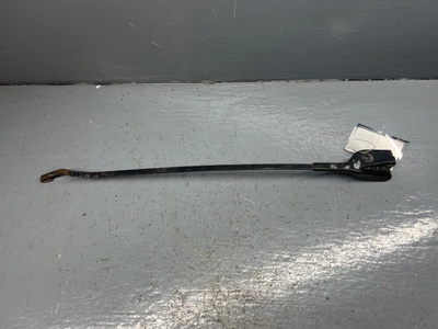 443955407C Щеткодержатель (поводок стеклоочистителя, дворник) Audi 100 C3 1990