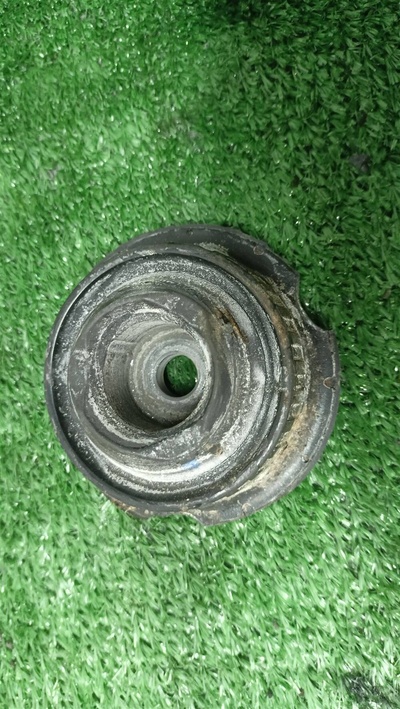7l0412327 опора переднего амортизатора VW Touareg 2002-2010 2006