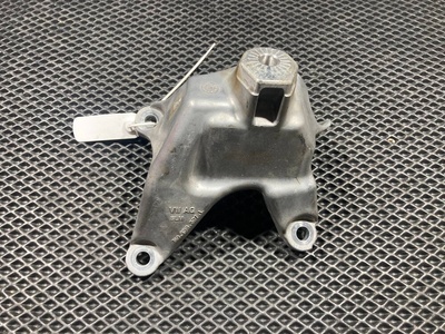 8W0199307L Кронштейн двигателя Audi A8 D5 2019