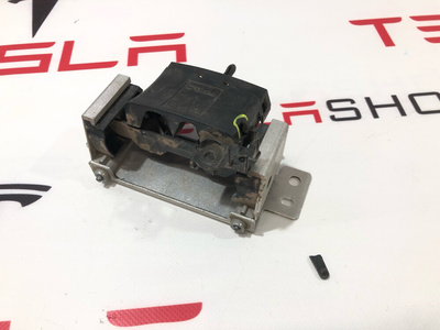 100918100A Прочая запчасть Tesla Model X 2019 ,1056505-00-E,1003915-10-F,1003311-00-B