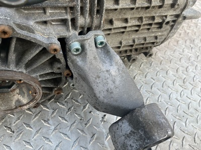 8D0399113L Кронштейн КПП Audi A4 B5 1999