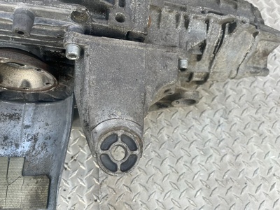8D0399114L Кронштейн КПП Audi A4 B5 1999
