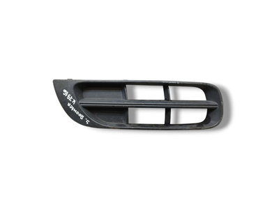 5J0807368 решетка в бампер правая Skoda Roomster 2006
