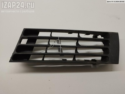 8D0807345AA Решетка (заглушка) в бампер Перед. Лев. Audi A4 B5 (1994-2001) 1999