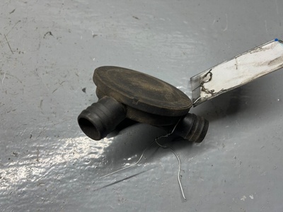 037129101K Маслоотделитель (сапун) Audi A6 C4 (S6,RS6) 1994 ,3911170962