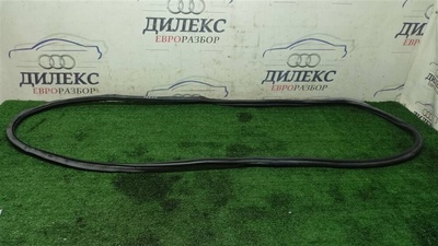 8R0831721D уплотнитель двери Audi Q5