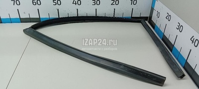 C2Z11230 Уплотнитель стекла двери Jaguar XF (2007 - 2015)