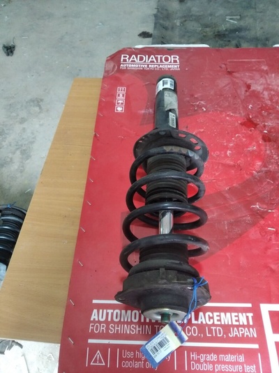 1T0413031DN Стойка амортизатора на Volkswagen Eos Volkswagen