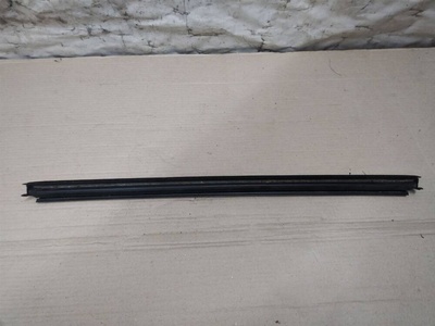 7P0839471C Уплотнитель двери задней левой Volkswagen Touareg 2 2012