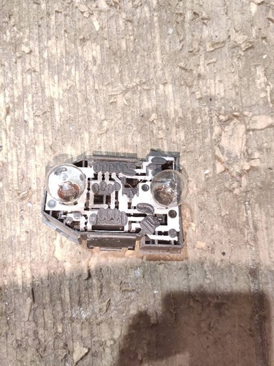 333945257 Панель (плата) фонаря заднего правого Volkswagen Passat B3 1991