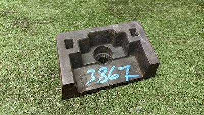 7L8804123 опора под домкрат VW Touareg 2002-2010 2006