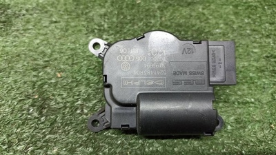 52411483 моторчик привода заслонок отопителя VW Touareg 2002-2010 2006