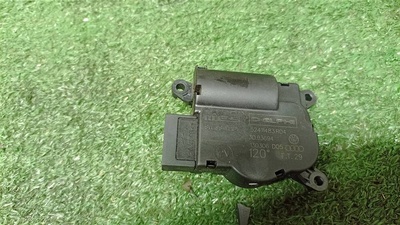 52411483 моторчик привода заслонок отопителя VW Touareg 2002-2010 2006