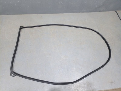 KB7W73760 Уплотнитель двери Mazda CX-5 2