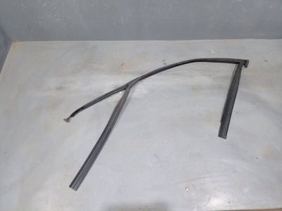 4M0837432B Уплотнитель стекла двери Audi Q7 4M