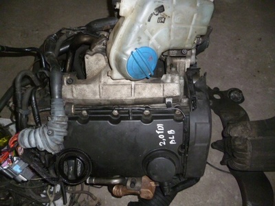 03G103469K крышка клапонов 2 , 0 blb audi a4 b7 a6 c6