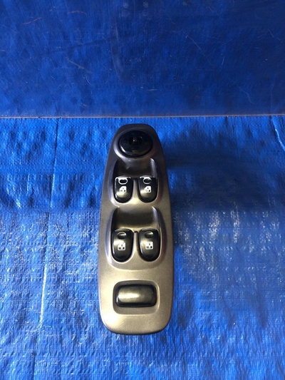 9357025000YN Блок управления стеклоподъемниками Hyundai Accent II (1999—2012) X7MCF41GP5M048348 2005
