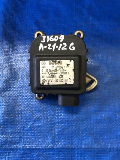 4B2820511C Электропривод заслонки отопителя Audi A6 C5 (1997—2001) 4B2 4B4 C5 1999
