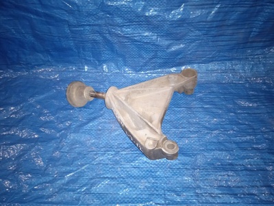 8200013682 Кронштейн опоры КПП Renault Laguna II (2001—2005) BG0 BG0A BG0L BG1G BG0C BG0G BG0E BG00
