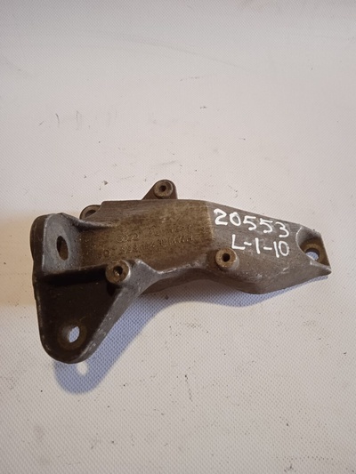 8D0399114T Кронштейн опоры КПП Audi A4 B5 (1994—1999) 8D2 8D