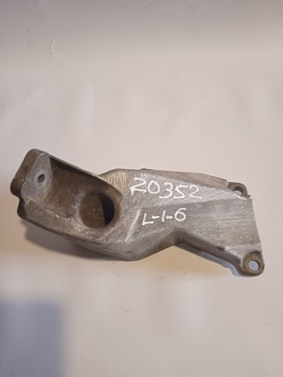 8D0199307J Кронштейн опоры двигателя Audi A4 B5 (1994—1999) 8D2 8D