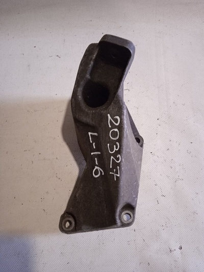 8D0199307J Кронштейн опоры двигателя Audi A4 B5 (1994—1999) 8D2 8D