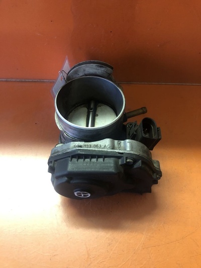 078133063AG Заслонка дроссельная механическая Audi A6 C5 (1997—2001) 4B2 4B4 C5 1998