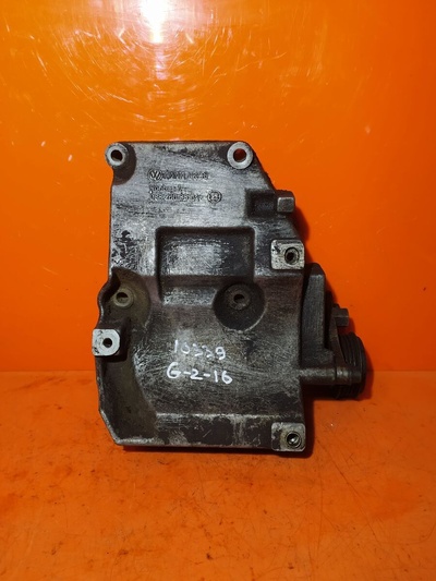 038260885C Кронштейн компрессора кондиционера Volkswagen Passat B5 рестайлинг (2000—2005) 3B 3B3 9F8 2002