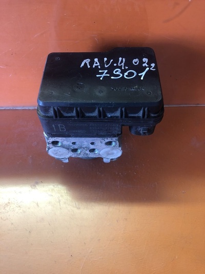 4451042080 Блок (насос) ABS Toyota RAV4 II (2000—2003) A20 ZCA26 ACA26 ACA20 CLA20 ACA23